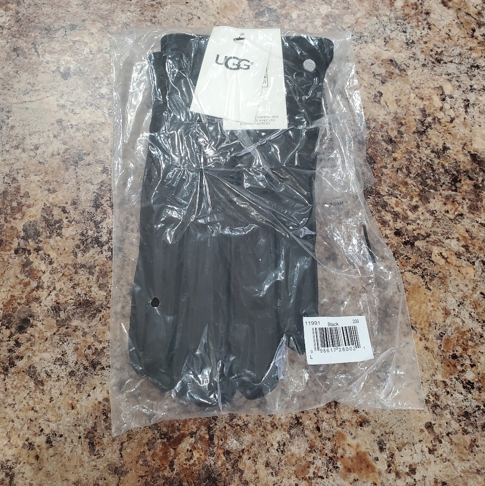 UGG Faux Fur Lined Wrangell Smart‎ Glove - Picture 3 of 10